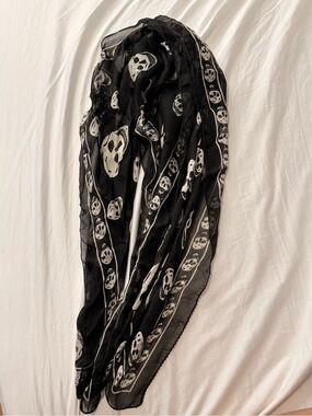 Black Skull Print Scarf